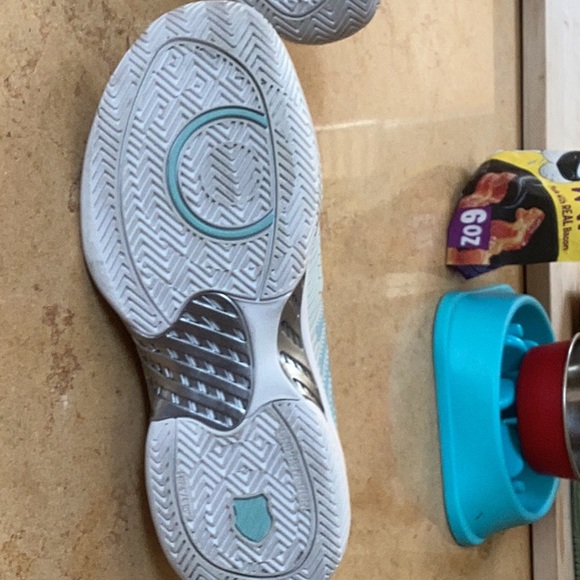 K-Swiss court shoes. Size 9.5 - Picture 7 of 7